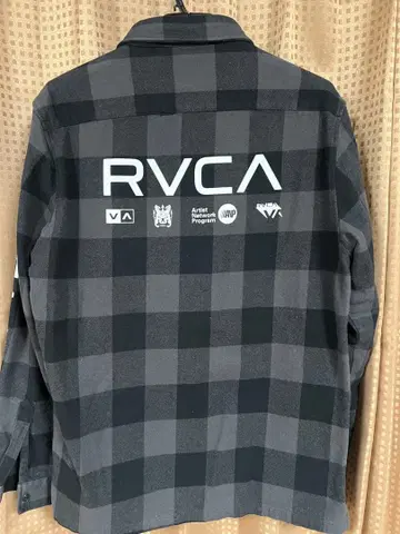 RVCA 블랙/그레이 체크 긴팔 슬리브 셔츠 M
