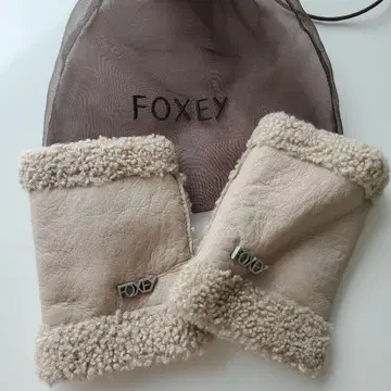 FOXEY 미튼 무스탕 장갑