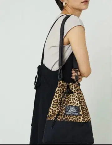 GREGORY 레오파드 무늬 숄더백