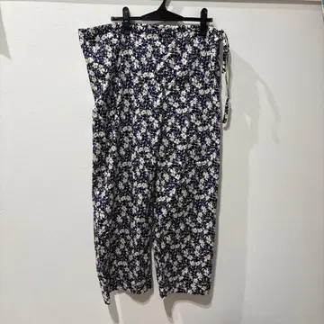 새상품급 BEAMS 빔즈 꽃무늬 팬츠 네이비