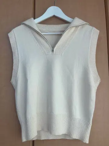 Ray BEAMS 아이보리 슬리브리스 니트 베스트