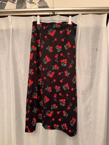 VIVAYOU 체리 패턴 롱 스커트 M 사이즈