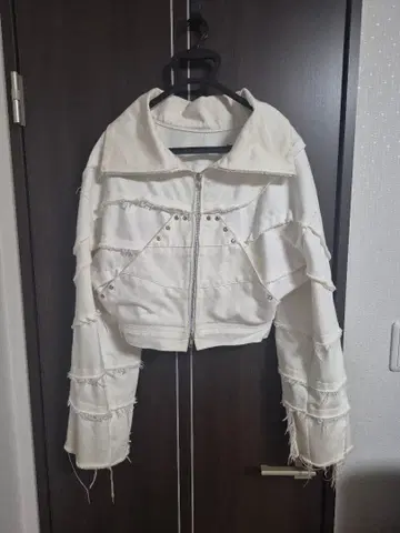 화이트 프린지 크롭 자켓
