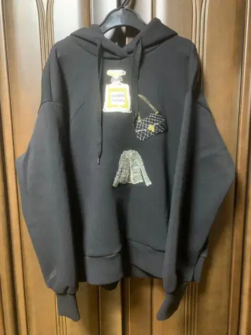 잉게보그 시그니처 모티브 자수 후디