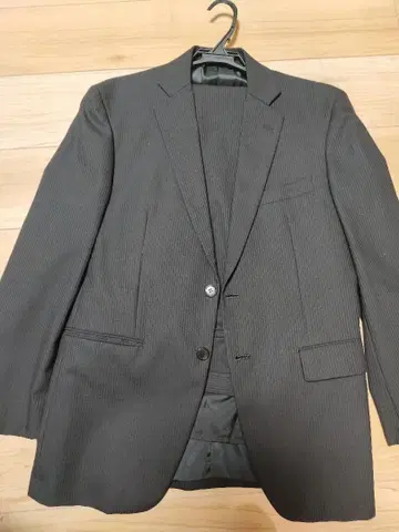 다크 그레이 스트라이프 비즈니스 정장