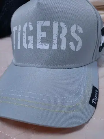 TIGERS 로고 그레이 캡 Joshin