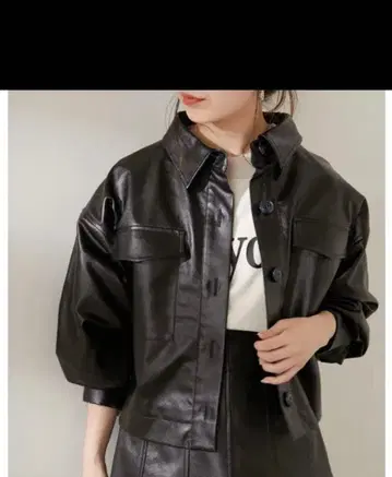 Chico 치코 짧은 기장 인조 가죽 자켓 블랙