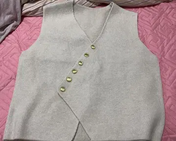 아이보리 V넥 니트 베스트