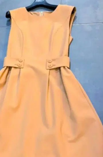 FOXEY 베이지 슬리브리스 원피스