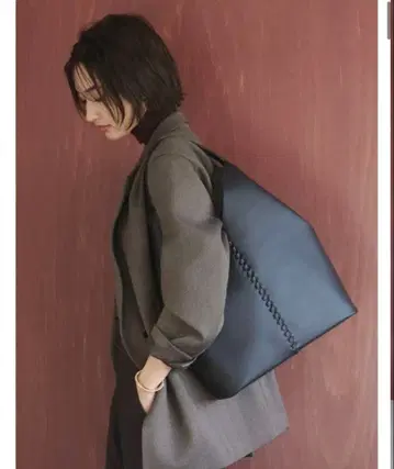 LOVST TOKYO Grape Vine Tote Bag