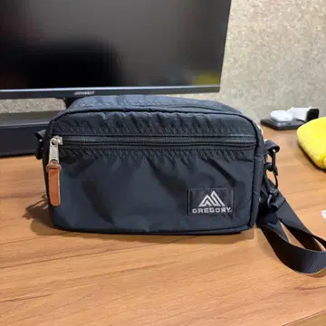 그레고리 숄더 파우치 M 사이즈 중고