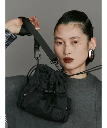 UN3D 퀼팅 숄더백 블랙