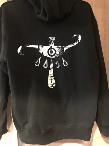 La'cryma Christi 라크리마 크리스티 후드티