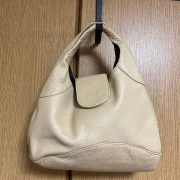 베이지 가죽 핸드백