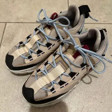 AU BANNISTER 스니커즈