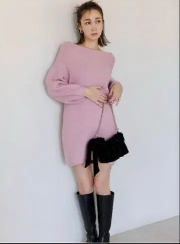 스나이델 오프숄더 미니 니트 원피스