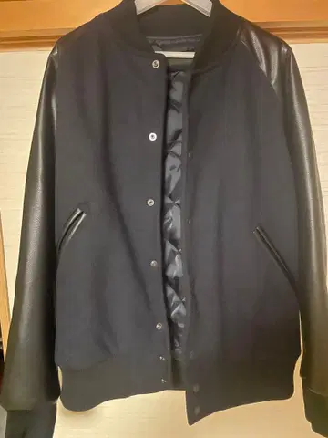 UNIQLO 블랙 바시티 자켓 XL