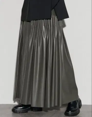 UN3D. 턱개더 플레어 스커트 합성 피혁 카키 36