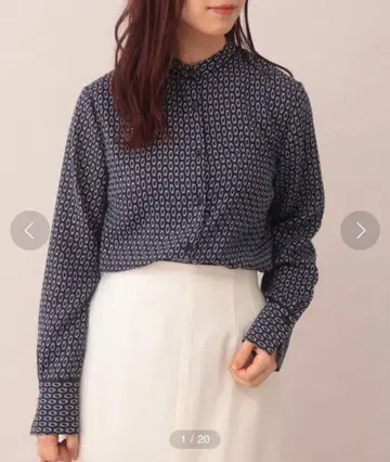 UNTITLED 언타이틀 네온 지오메 밴드 카라 블라우스 네이비