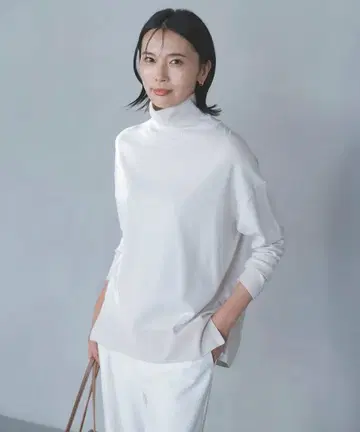 [ 새상품 ] UNFIRO M 터틀넥 아이보리