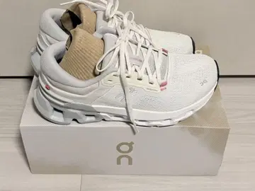 [새상품] On 스니커즈 Cloudflyer 5 White 박스 포함