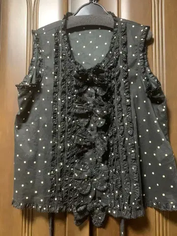 핑크하우스 도트 프린트 슬리브리스 블라우스