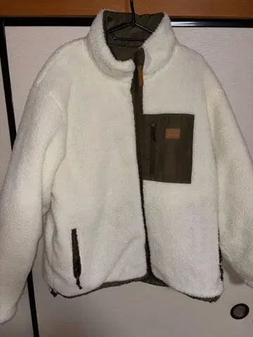 리버서블 보아 자켓 프리 사이즈 화이트&카키