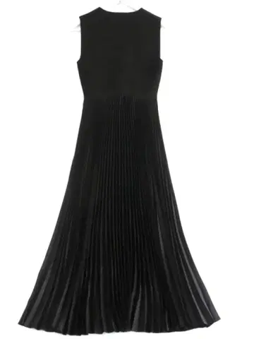 띠어리 새틴 플리츠 원피스 시착만 한 상품