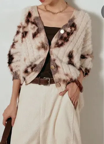 타이다이 패턴 샤기 니트 가디건 커피/esica 같은 형태