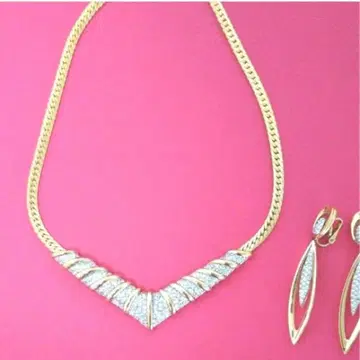 골드 목걸이와 귀찌 세트