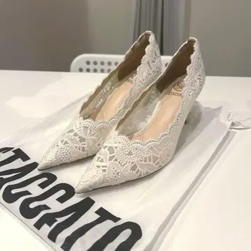 STACCATO 화이트 레이스 하이힐 펌프스