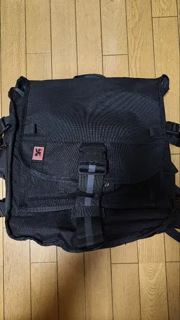 Chrome 크롬 바르샤바 미디엄 백백 + 폰 파우치