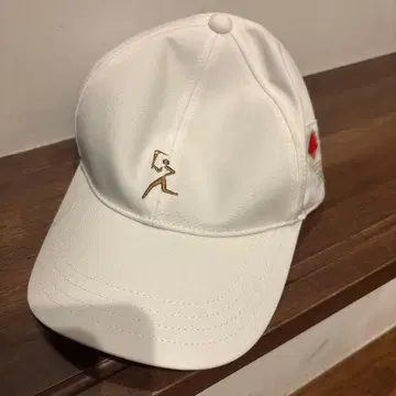 화이트 피크 올림픽 2020 골드 자수 로고