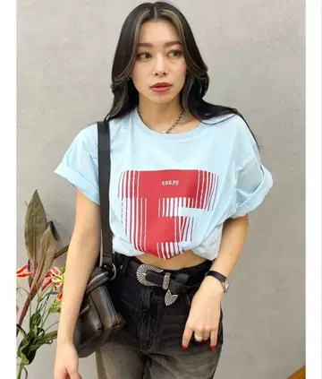 [택 포함 새상품] EVRIS 프론트 로고 오버 사이즈 T셔츠 블루