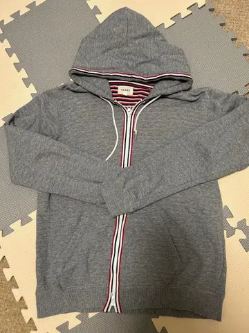 BEAMS 그레이 후드 부착 후드티