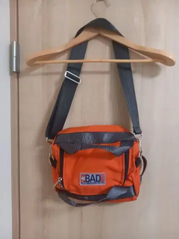 BAD 메신저 백 오렌지
