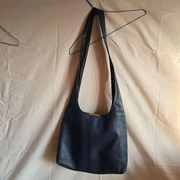 agnes b. 숄더백 다크 블루