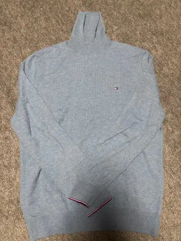 Tommy Hilfiger 라이트 블루 터틀넥