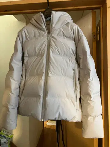 유니클로 심리스 다운 파카 라이트 그레이 L 사이즈