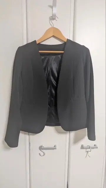 블랙 노카라 자켓