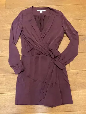 다이앤 폰 파스텐버그 실크 원피스