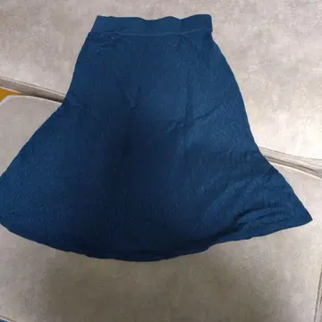 호코모모라 니트 다크 블루 플레어 스커트