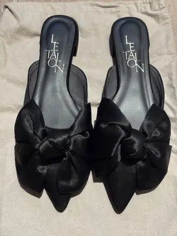 새상품급 LETALON 리본 포함 포인트 볼륨 뮬 LL