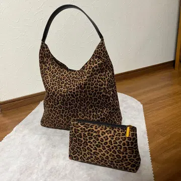 레오파드 무늬 숄더백과 파우치 세트