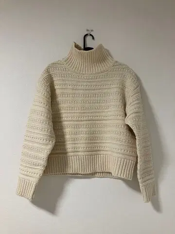 loin./아이보리 하이넥 스웨터