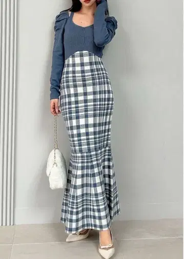 RESEXXY 숄더 오픈 머메이드 니트 원피스