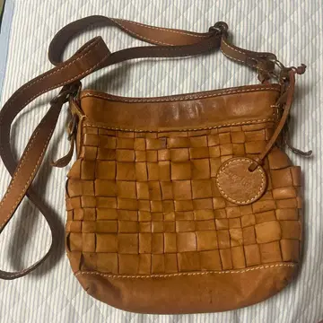 가죽 뜨개질 숄더백