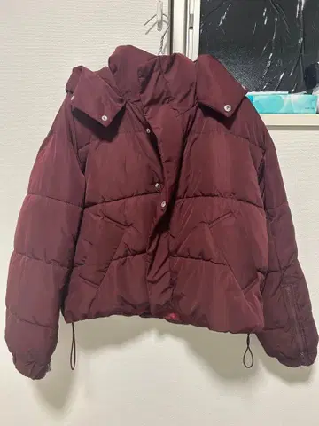 후드 부착 버건디 다운 자켓