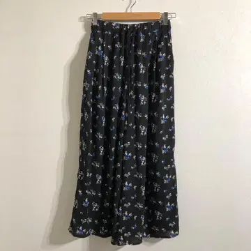 노브랜드 플라워 프린트 팬츠