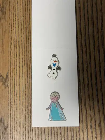 핀 배지 2개 세트 겨울왕국 엘사와 올라프 판타지 스프링스
